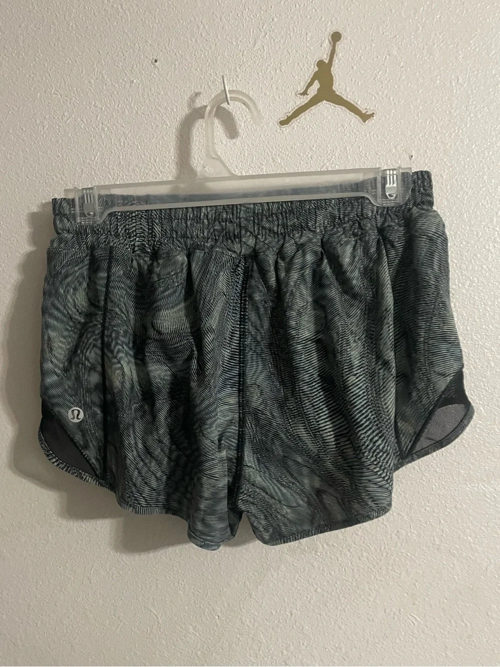 Lululemon Hotty Hot Low Rise Short 2.5